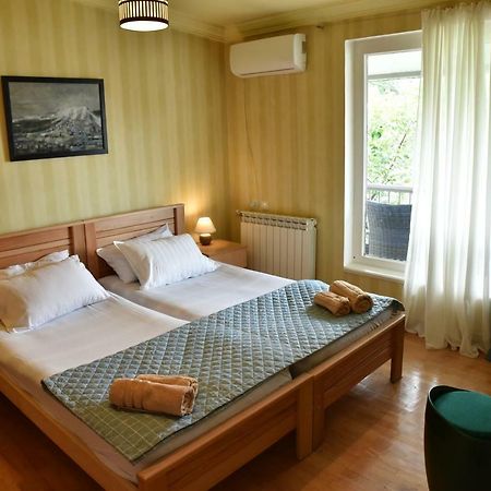 4Bd Appartaments With Cozy Garden Tbilisi ภายนอก รูปภาพ