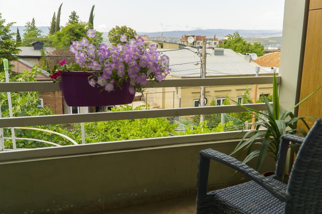 4Bd Appartaments With Cozy Garden Tbilisi ภายนอก รูปภาพ