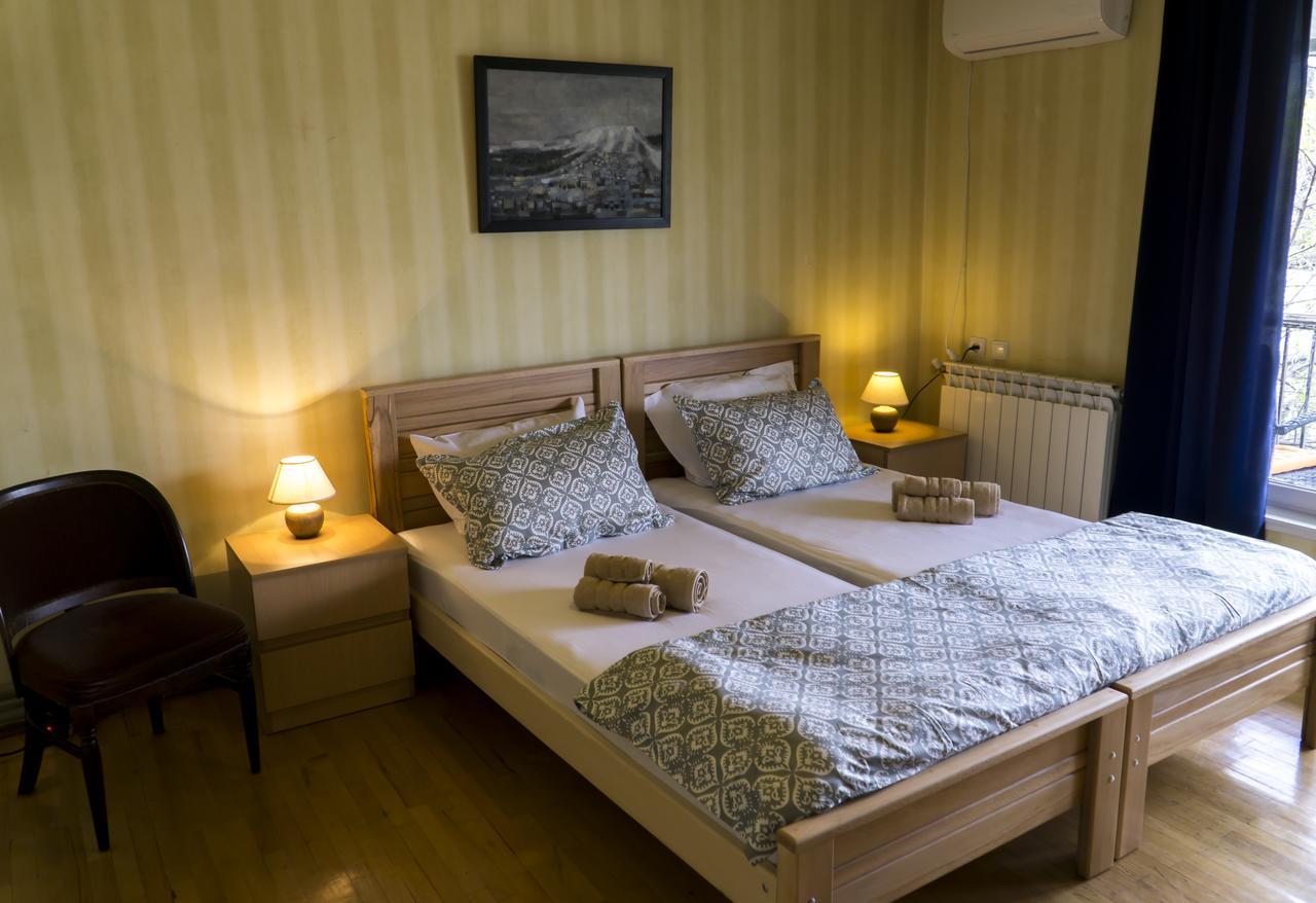 4Bd Appartaments With Cozy Garden Tbilisi ภายนอก รูปภาพ