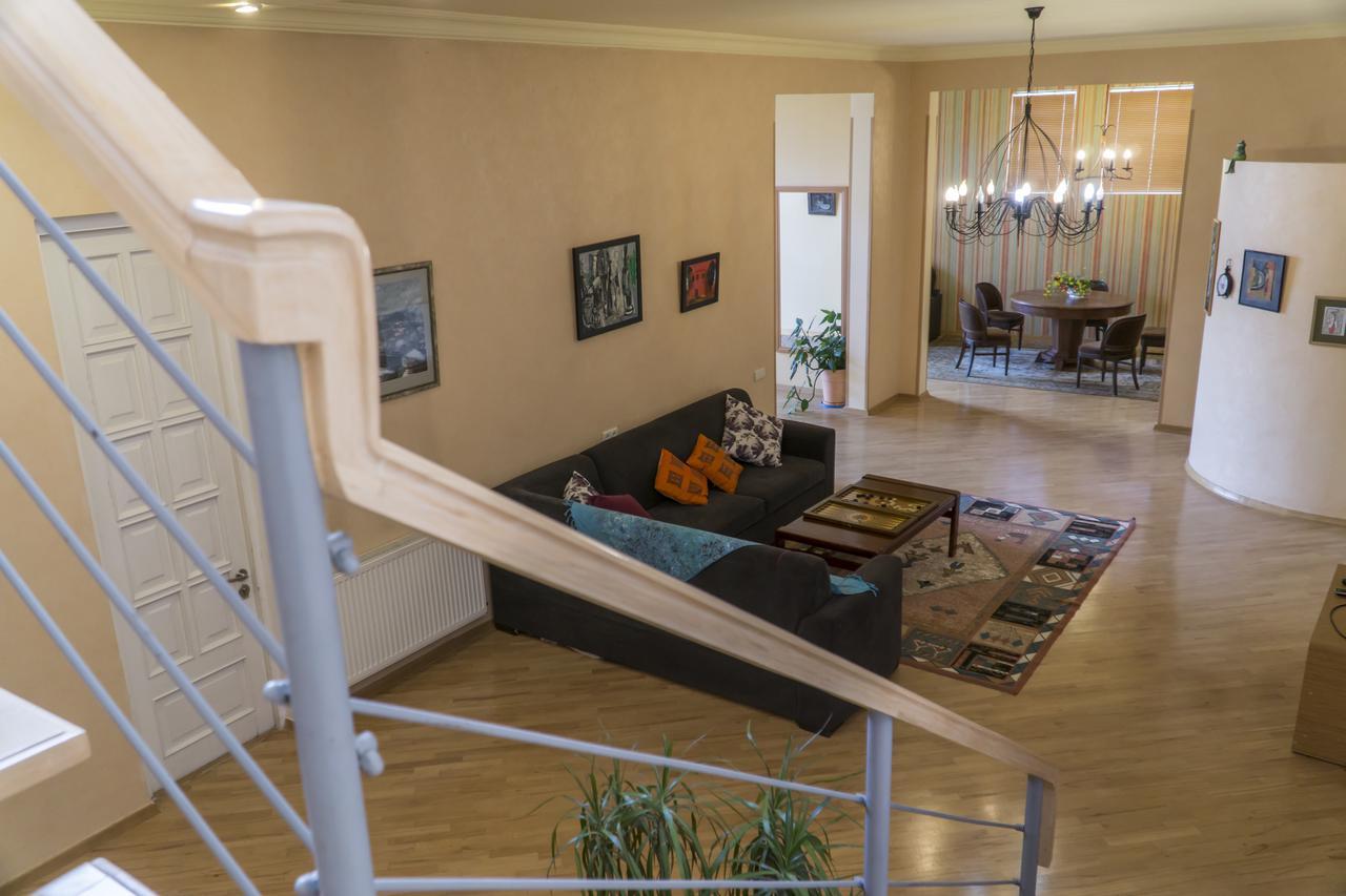 4Bd Appartaments With Cozy Garden Tbilisi ภายนอก รูปภาพ