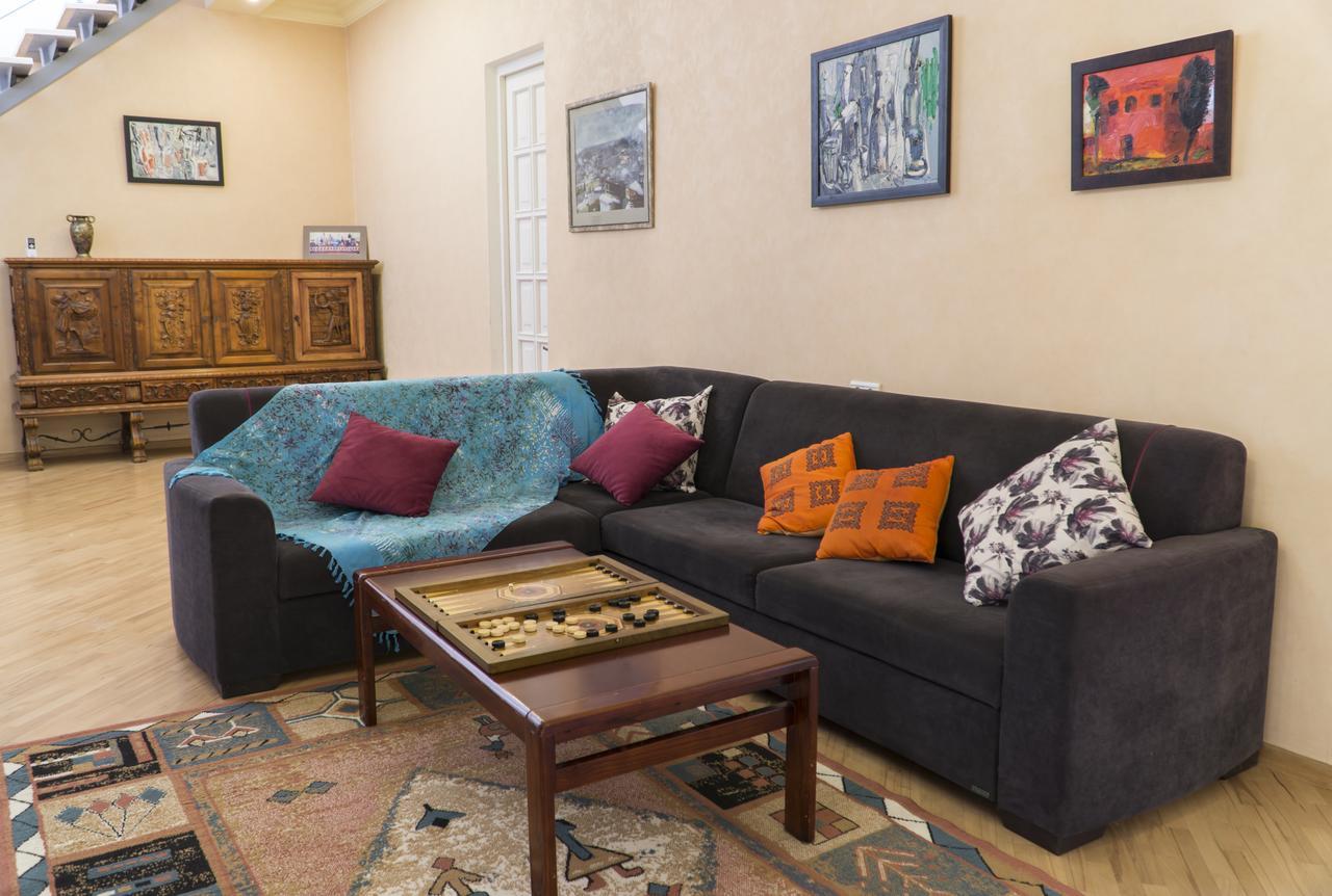 4Bd Appartaments With Cozy Garden Tbilisi ภายนอก รูปภาพ