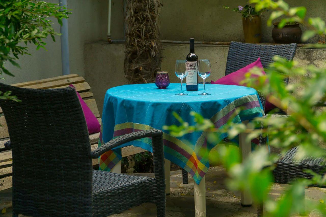 4Bd Appartaments With Cozy Garden Tbilisi ภายนอก รูปภาพ