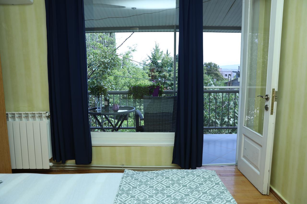 4Bd Appartaments With Cozy Garden Tbilisi ภายนอก รูปภาพ