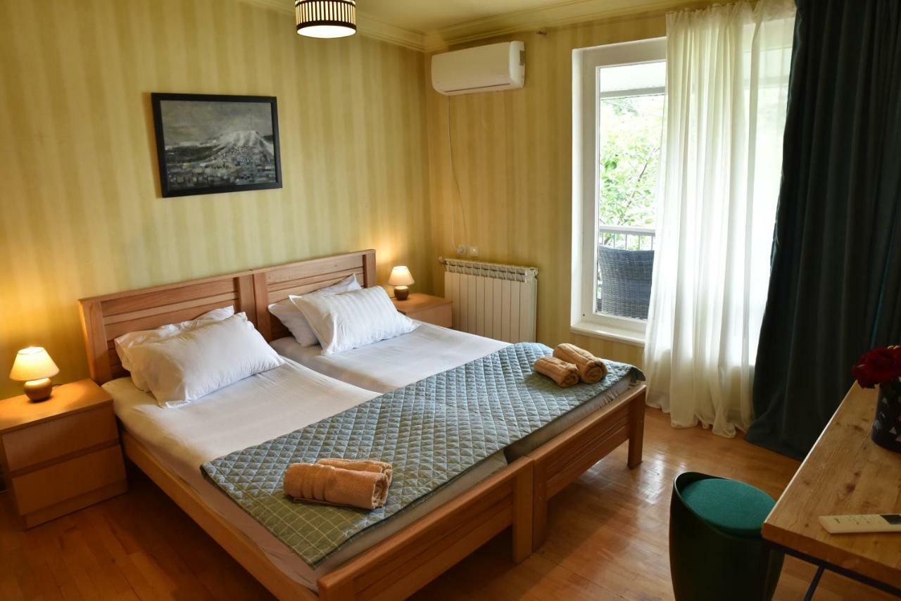 4Bd Appartaments With Cozy Garden Tbilisi ภายนอก รูปภาพ