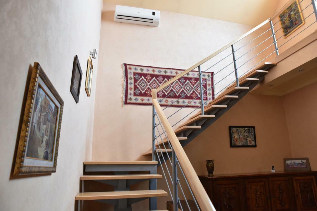 4Bd Appartaments With Cozy Garden Tbilisi ภายนอก รูปภาพ