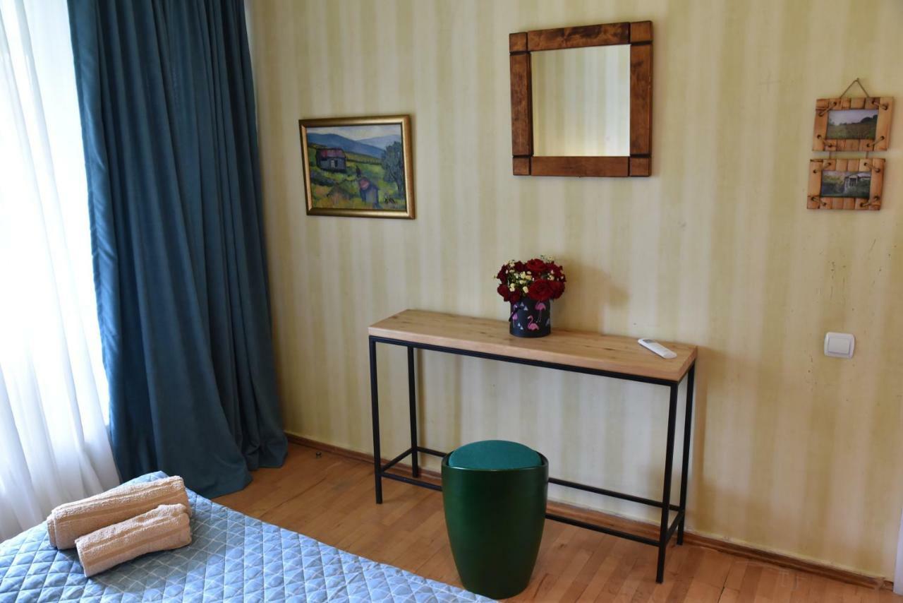 4Bd Appartaments With Cozy Garden Tbilisi ภายนอก รูปภาพ